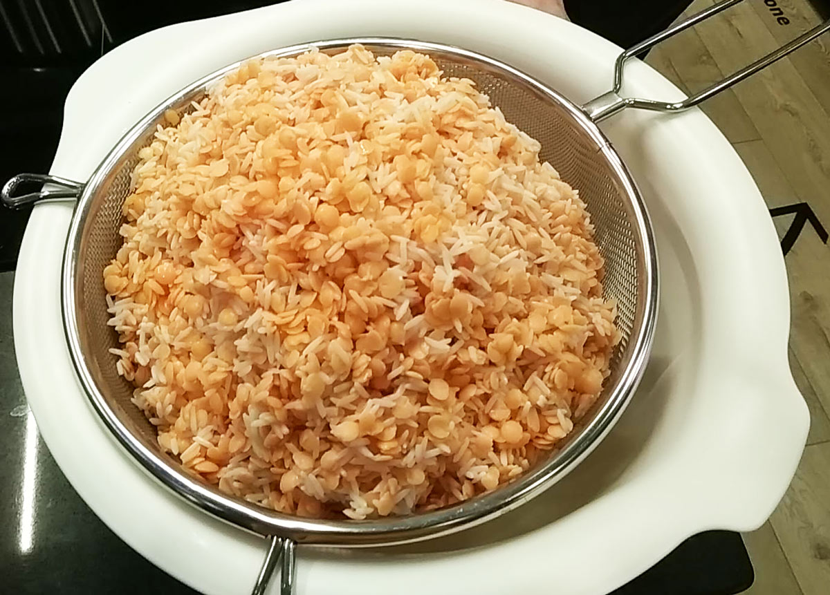 Lentils and rice draining before cooking